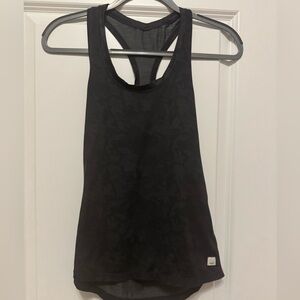 Vuori lux performance tank